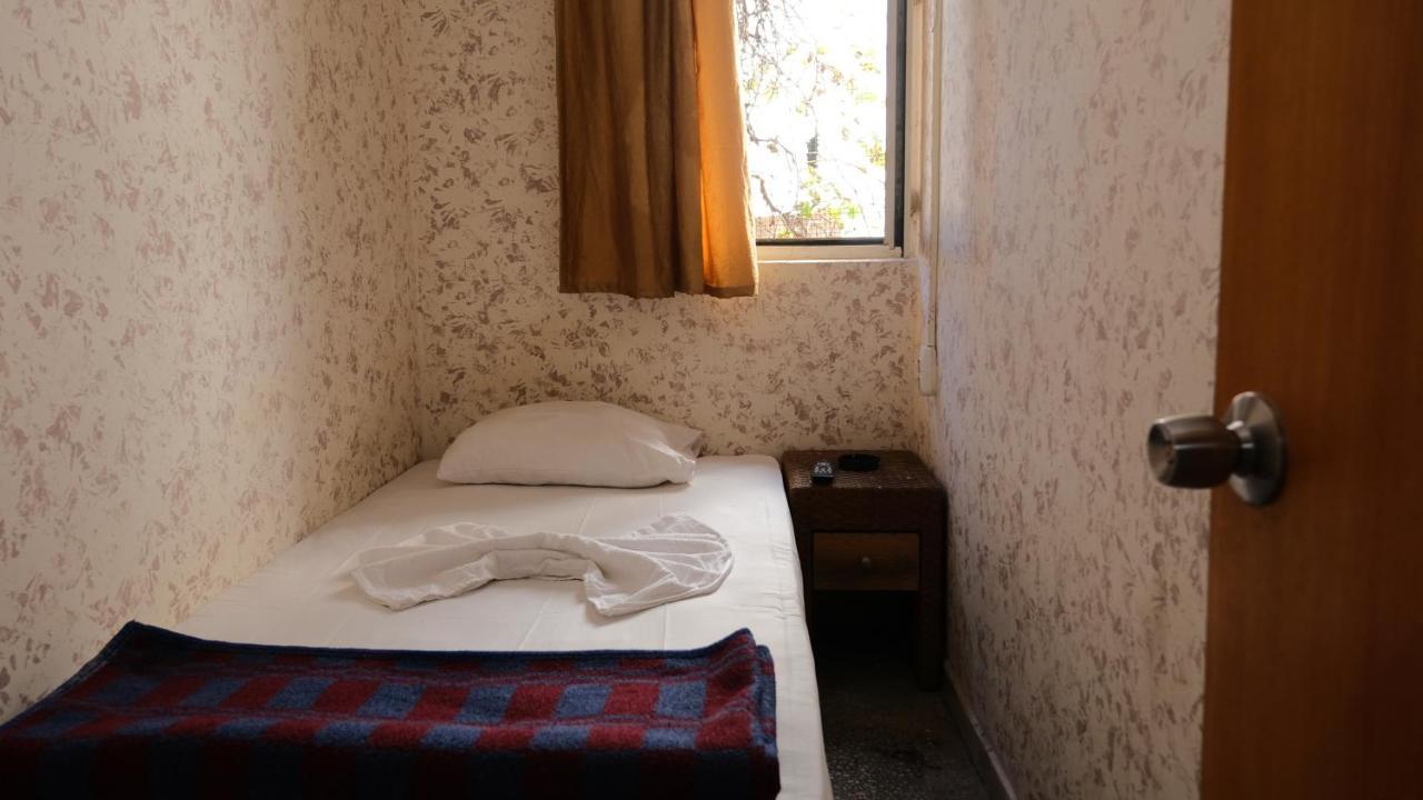 Tek Kişilik Oda - Ortak Duşlu ve Tuvaletli